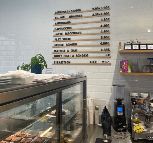 Moderate Preise im Mehlspeislabor (Bild: Steiner).