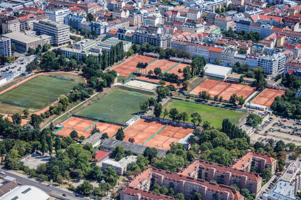 Der Hernalser Postsportplatz aus der Vogelperspektive (Bild: Stadt Wien).