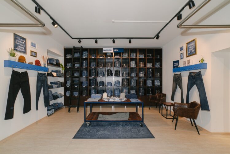 "The Budims" ist der Denimdealer Nummer 1 in der City.