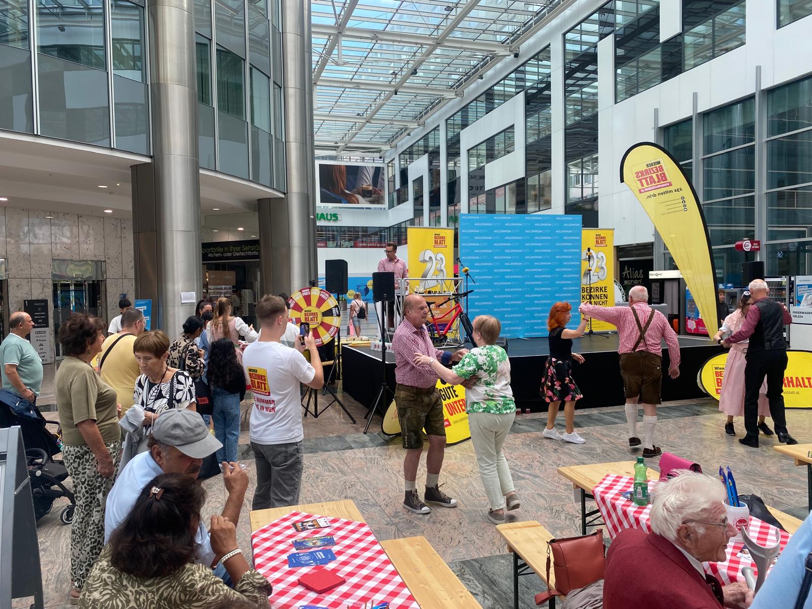 Superstimmung beim Bezirksfest in der MILLENNIUM City: Tanzen & feiern!