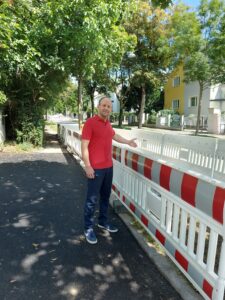 Bezirksvize Marcel Höckner bei der geplanten Station im Kreuzungsbereich Einsiedeleigasse / Veitingergasse © SPÖ Hietzing