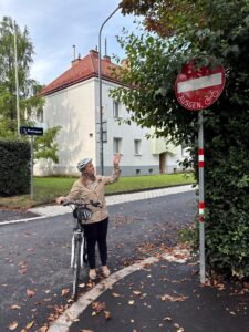 Rossinigasse gegen die Einbahn möglich. @ BV 13