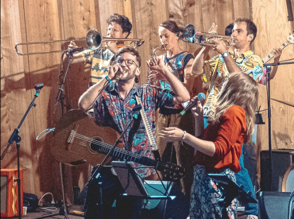 Am Viktor Adler Markt wird der Sommer lautstark verabschiedet