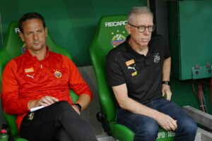 Chefcoach Peter Stöger (r.) und Co Thomas Sageder haben viel Erfahrung und wollen Rapid weiterbringen (Bild: Schatzer).