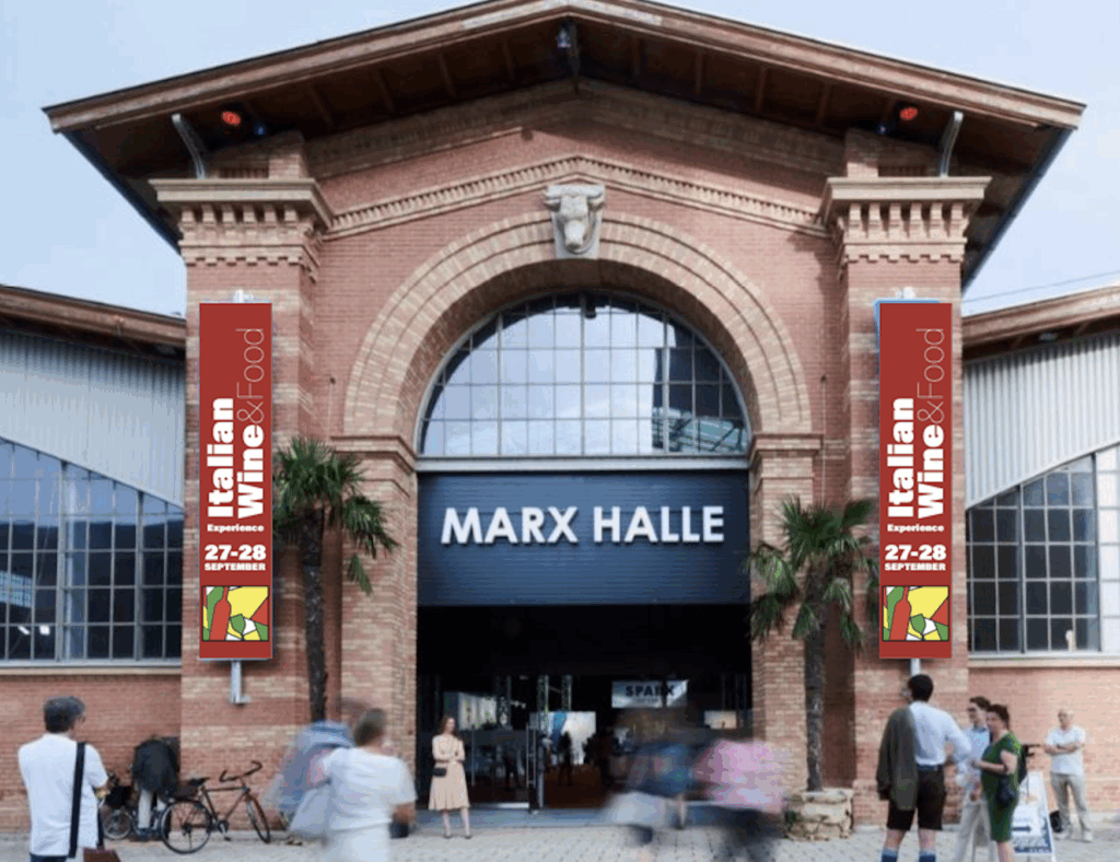 Die Marx Halle verwandelt sich an 2 Tagen zum Glücksort für Weingenießer und Italien-Foodies - bei der Città in Vino – Italian Wine & Food Experience. © Arte del Vino/AI-generated