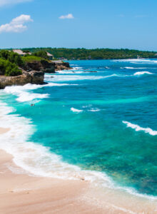 Strand auf der Insel Nusa Lembongan, Bali