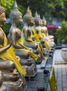 Buddha Statuen im Seema Malaka Temple in Sri Lanka