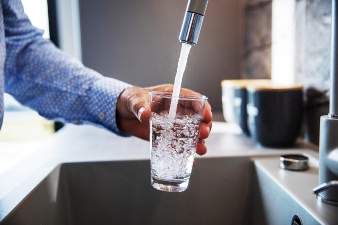 Wasser aus Wasserleitung Floridsdorf nimmt mit der neuen Wasserleitung eine wichtige Rolle in der Trinkwasserversorgung im Norden Wiens ein. © iStock by Getty Images