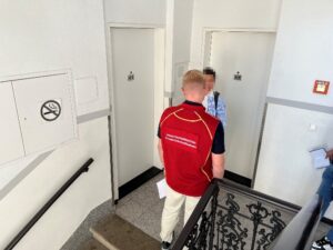 Kontrolle: Kurzzeit-Vermietung in Favoriten aufgedeckt