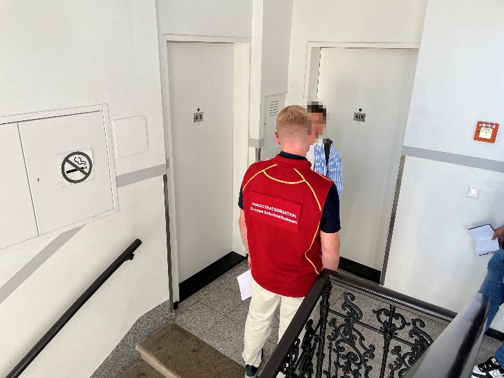 Kontrolle: Kurzzeit-Vermietung in Favoriten aufgedeckt