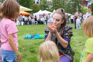 Große Unterhaltung für die kleinsten Besucher @ L. Schedl