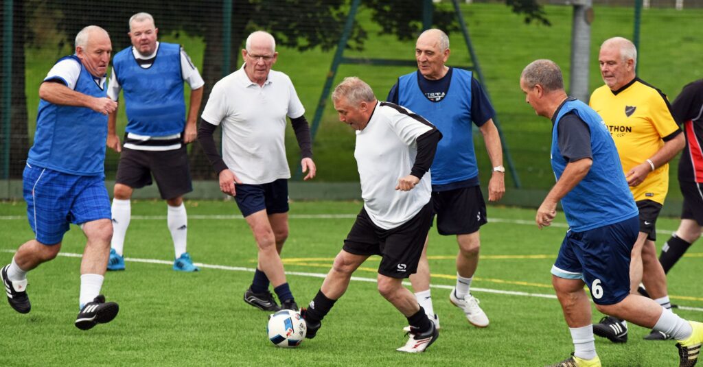 Walking Football ist perfekt für alle mit Gelenkbeschwerden - hier wird gegangen statt gelaufen. © PVÖ-Wien/tempolivre.pt