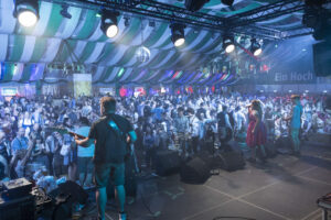 In den Zelten heißt es zweieinhalb Wochen: Vollgas! (Bubu Dujmic).