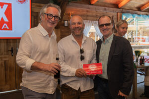 Kaiser-Wiesn-Fans: Robert Sommer und Hans Steiner (Wiener Bezirksblatt) mit ORF-Moderator Bernie Weihsinger (Bild: Oblak).