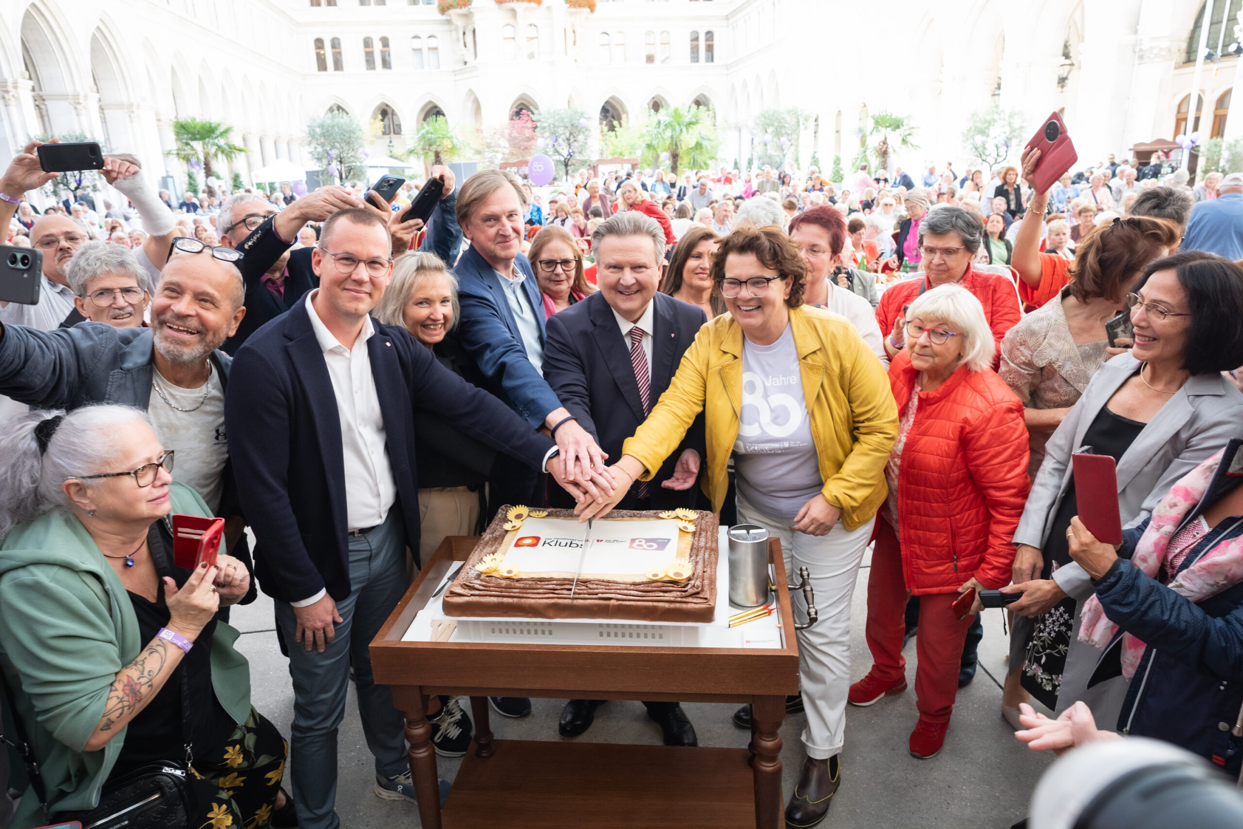 80 Jahre Pensionisten-Klubs: Senioren feiern groß im Rathaus