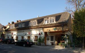 Michael Kranewitter, https://commons.wikimedia.org/wiki/File:Cobenzlgasse_34_(D%C3%B6bling)_I.jpg, https://creativecommons.org/licenses/by-sa/4.0