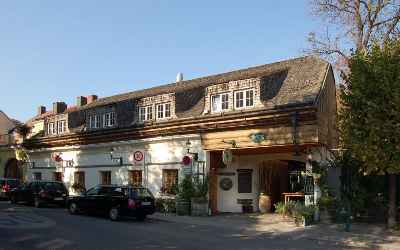 Michael Kranewitter, https://commons.wikimedia.org/wiki/File:Cobenzlgasse_34_(D%C3%B6bling)_I.jpg, https://creativecommons.org/licenses/by-sa/4.0