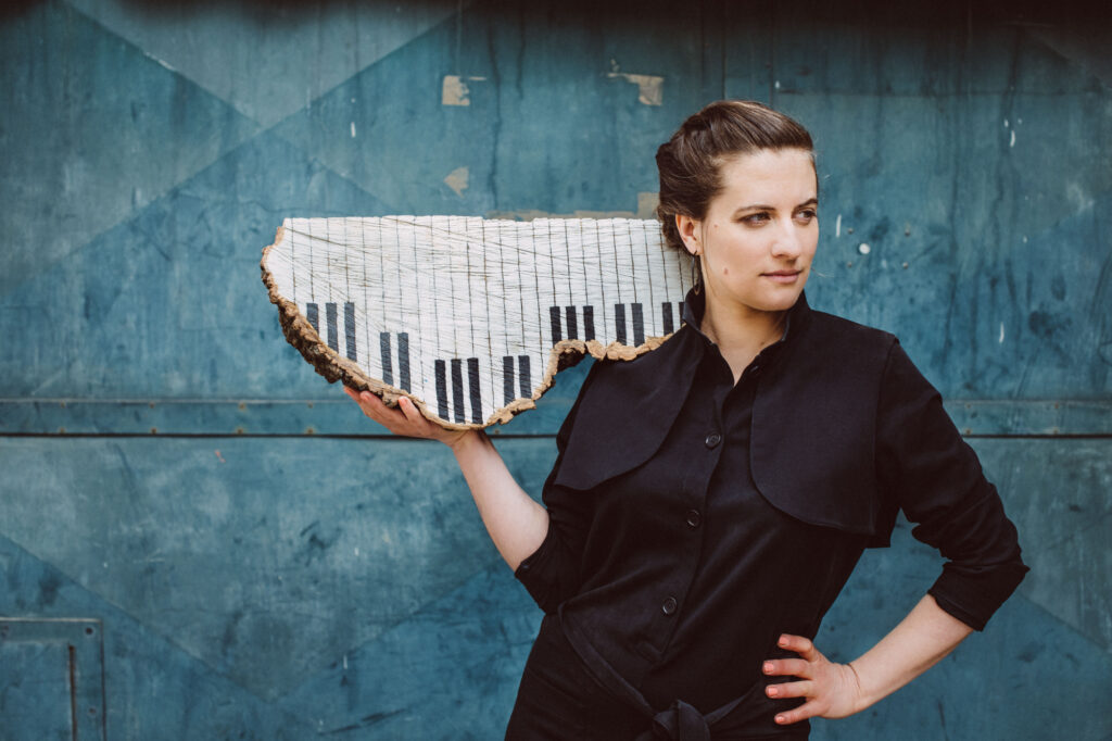 Knarzend-elektronischer Industrial-Pop über feministische, sozialpolitische und philosophische Themen bringt Wende Punkt. © Karin Hack