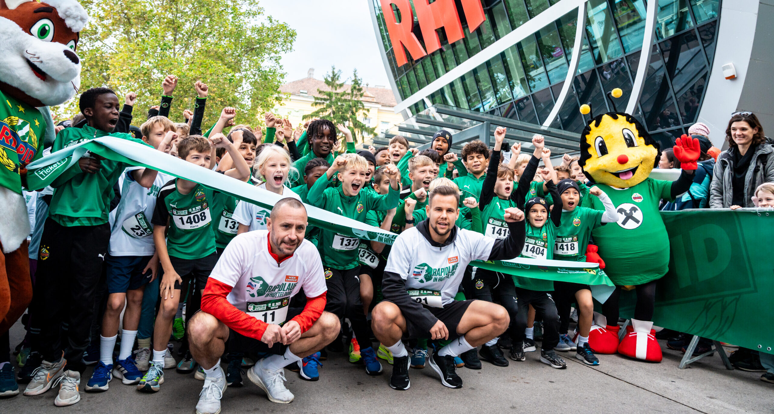 Grün-weiße Premiere: 1.600 Rapidler laufen durch Hütteldorf