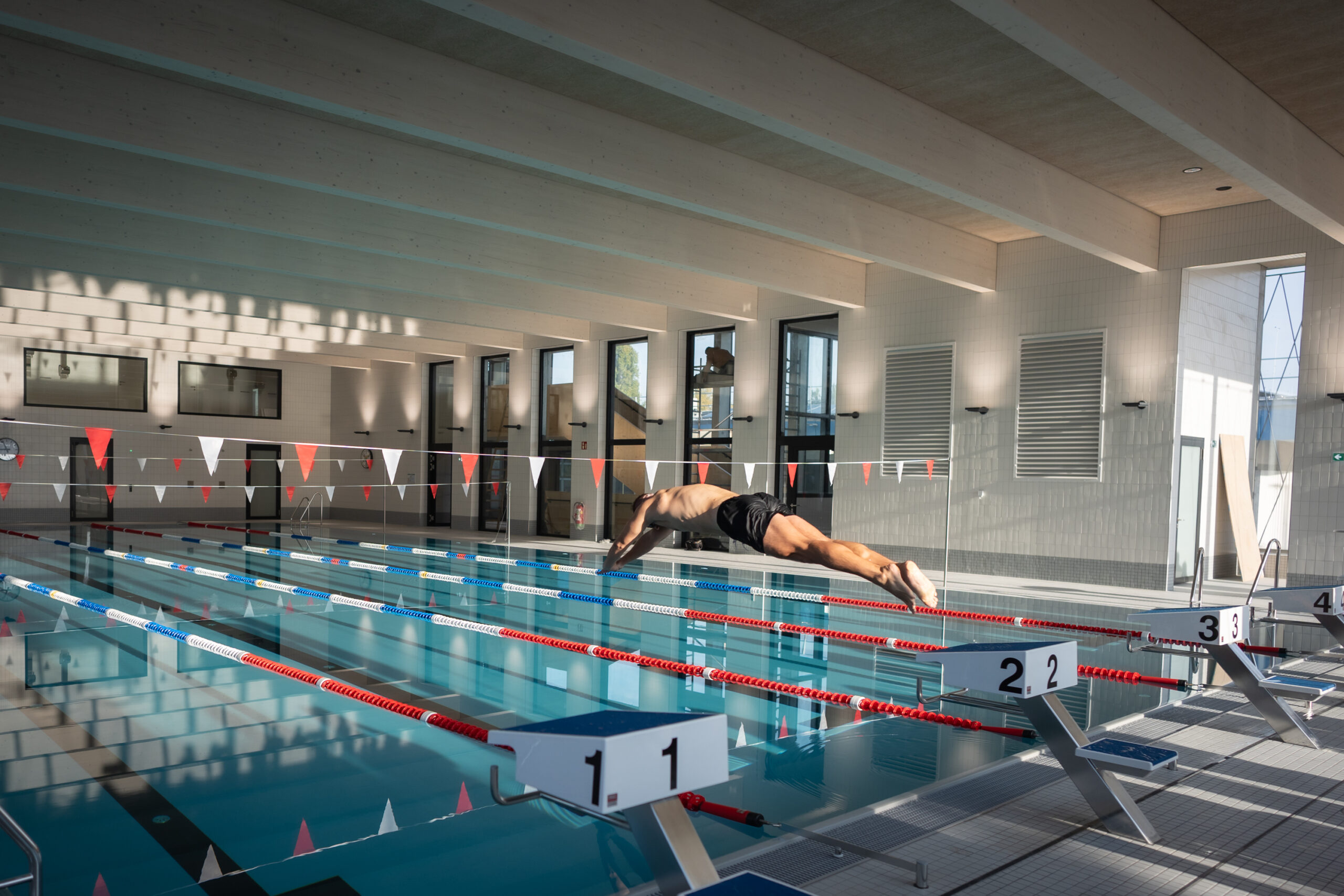 Ab ins Wasser: Neue Schwimmhalle wird eröffnet