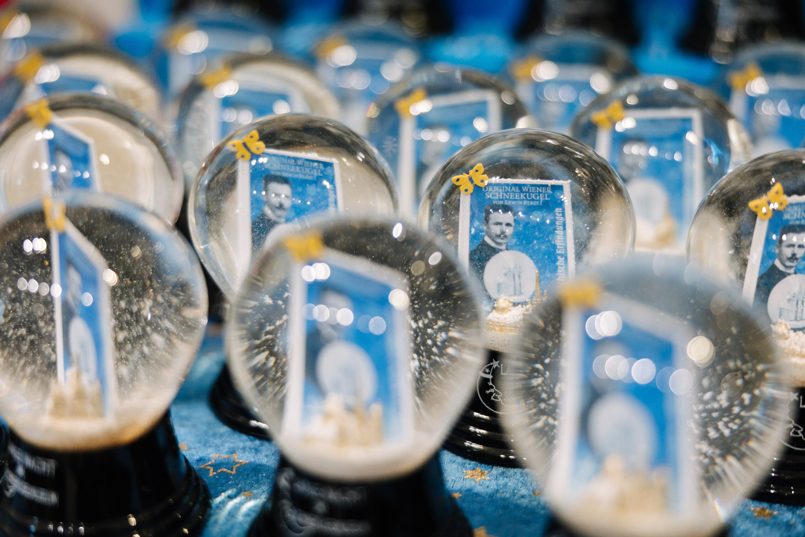 125 Jahre Wiener Schneekugel wird mit Briefmarke gefeiert