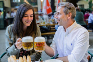 Ein Prost auf die letzten Tage: Saisonfinale im Schweizerhaus