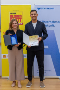 Geschäftsführerin Daniela Bauer und Michael Schrödl von Rapid (Bild: Oblak).