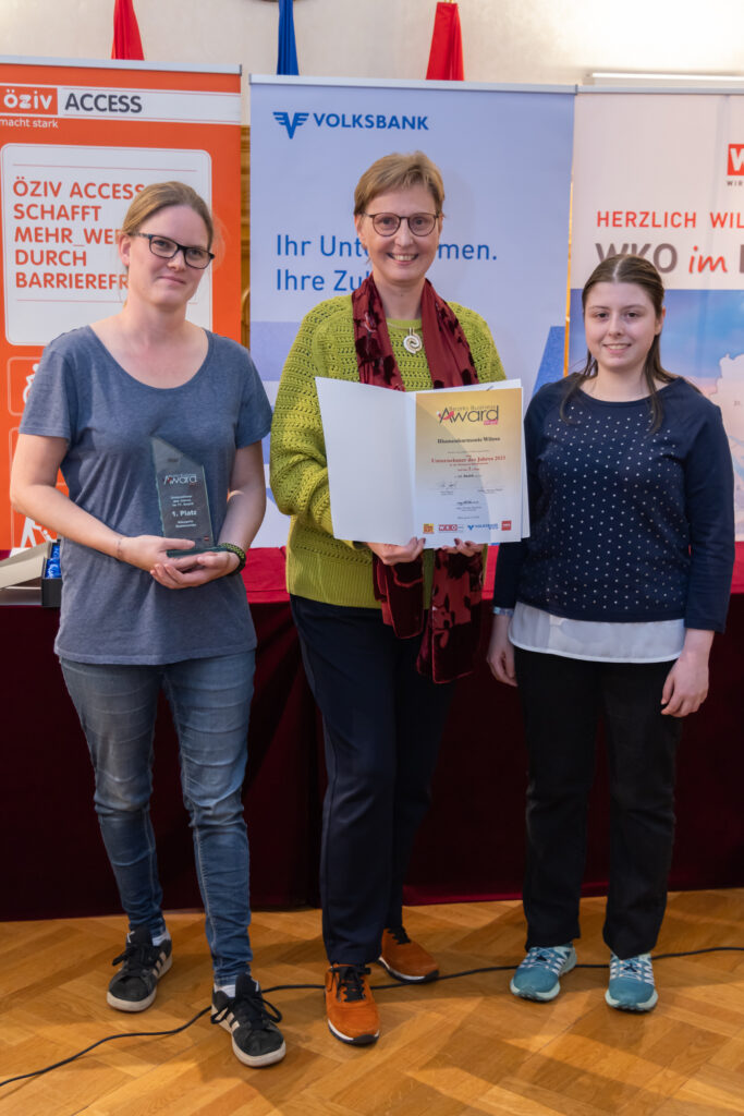 Blumenharmonie Wilma: Wilma Nowak mit zwei Mitarbeiterinnen (©Sandra Oblak).