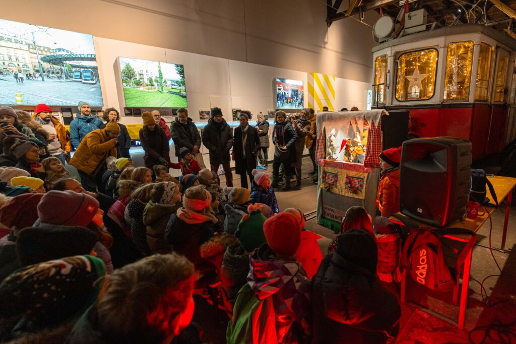 Für die Kleinsten gibts Kasperl-Vorführungen.© Simon Wöhrer