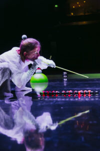 In "Ball" wird der Walzer neu erfunden. © Hanna Fasching