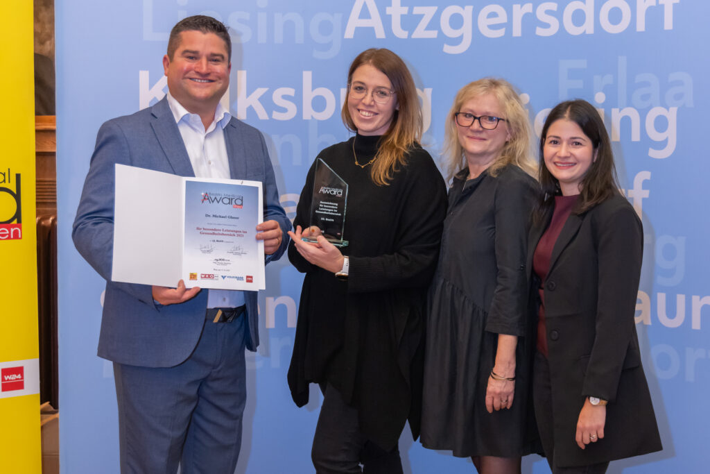 Michael Alexander Glaser mit Team / Zahnarzt 23