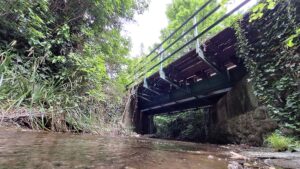 Die Brücke über die Dürre Liesing muss saniert werden @ privat