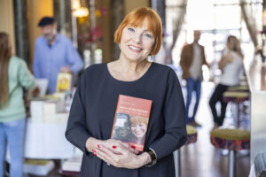 Wenn Afrika lächelt: Berührende Lesung mit Chris Lohner