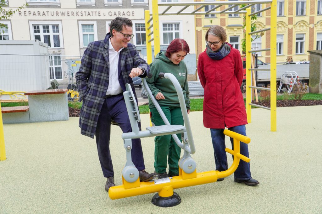 Stadtrat Jürgen Czernhohorszky und BV Michala Schüchner bei der Besichtigung (Bild: Stadt Wien).
