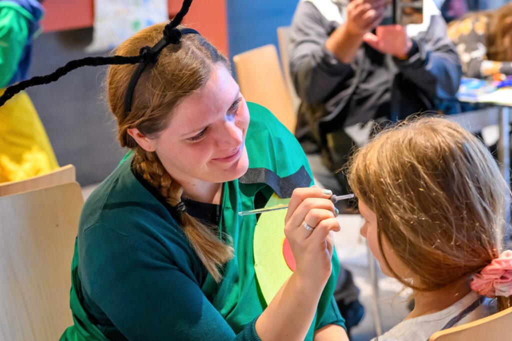 Kinderschminken im Haus des Meeres