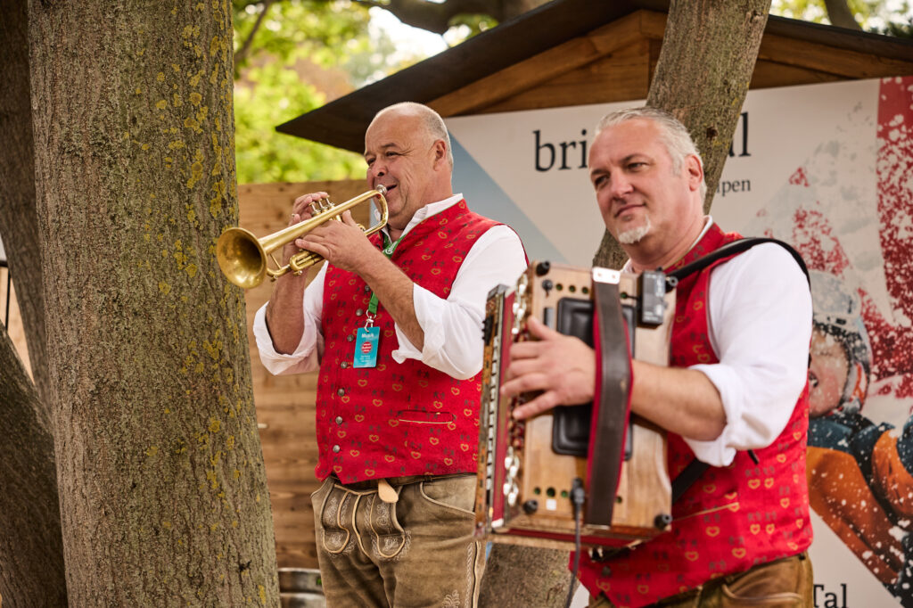 Live-Musik und Stimmung am Festgelände