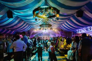 Party für alle Generationen auf der Wiener Kaiser Wiesn