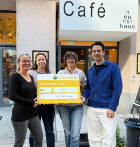 Flohmarkt-Spenden an das Neunerhaus übergeben