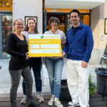 ©BV5 | Spenden-Übergabe mit Petra Tierscherl (BV-Stellvertreterin), Laura Wahlhütter, Anja Christanell (beide neunerhaus) und Bezirksvorsteher Michael Luxenberger.