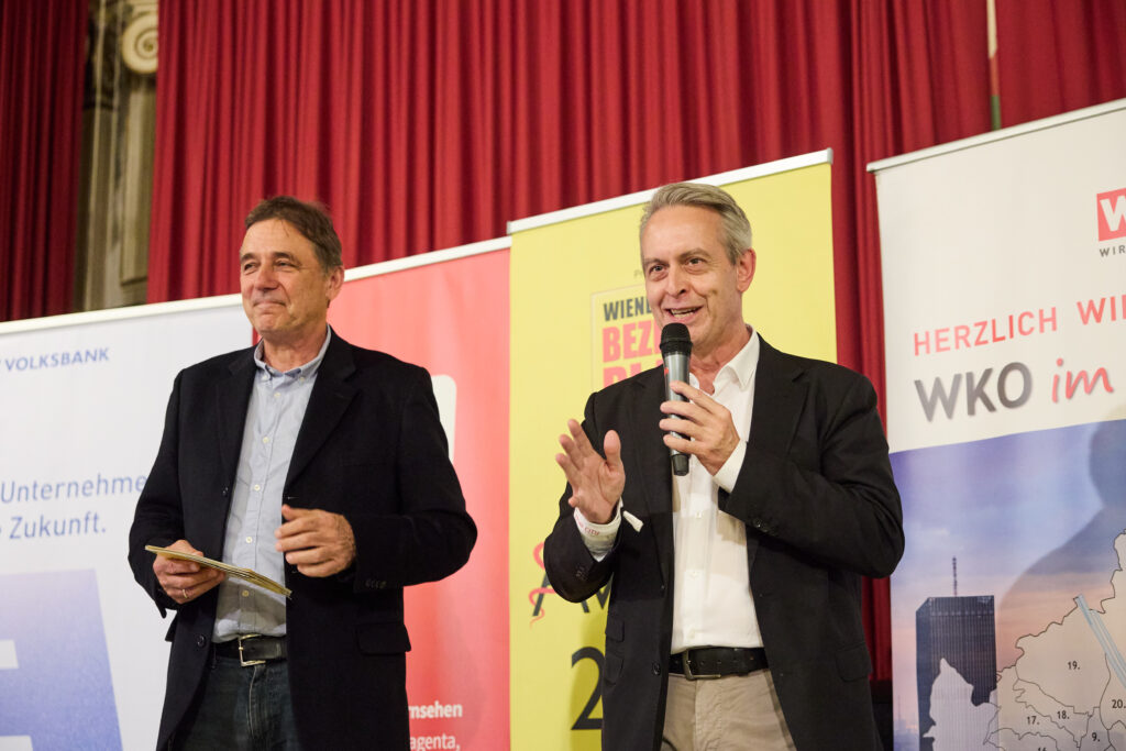 Wiener Bezirksblatt-Geschäftsführer Thomas Strachota bei der Eröffnung © Stefan Burghart