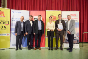 Medical Awards: Prof. Dr. Thomas Weiss und Dr. Nadia Michael (2. und 3. v. r.) mit Hejna, WKW-Beizirsobmann Brandhofer, Bezirks-Chef Hohenberger (l) und Blak (r. außen) © Stefan Burghart