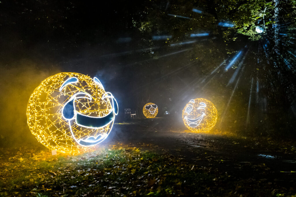 Der magische Lichtergarten im Schlosspark Laxenburg, verspricht ein magisches Erlebnis für Groß und Klein. © Illumina Lichtergarten GmbH