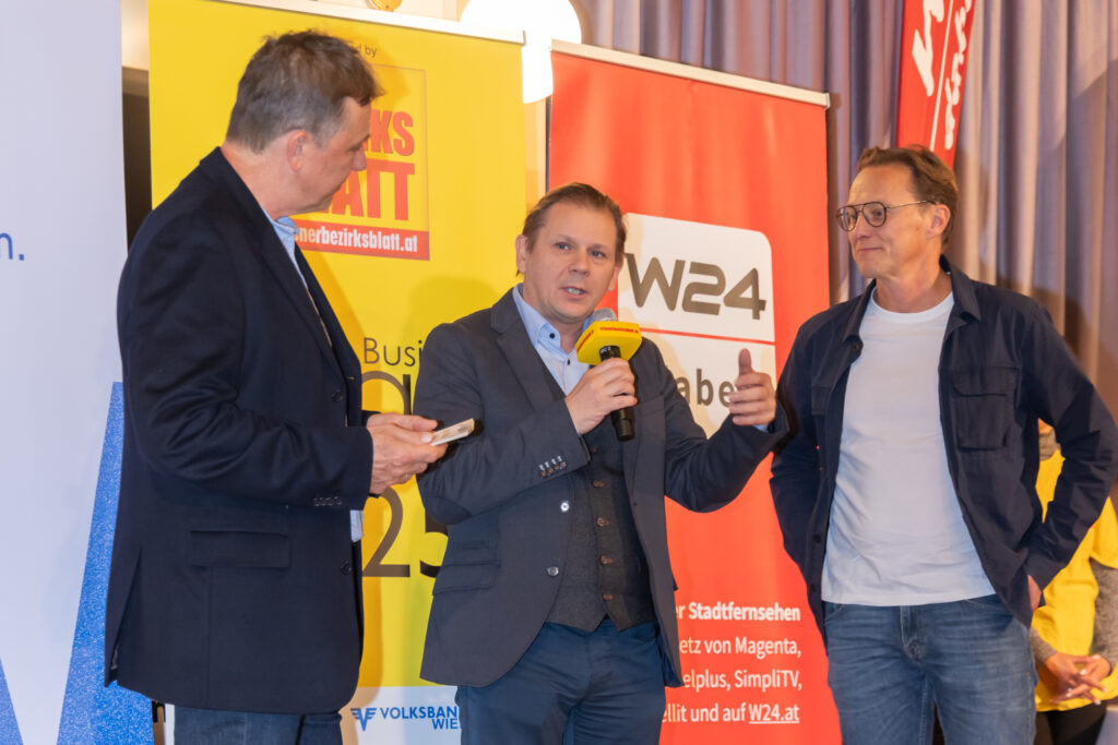 Rudolf Kravanja von ÖZIV (M.) mit Ikea-Sprecher Larsson (Bild: Oblak).