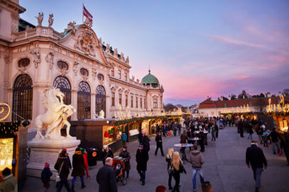 Lichterglanz! Belvedere ist Wiens schönstes Weihnachtsdorf