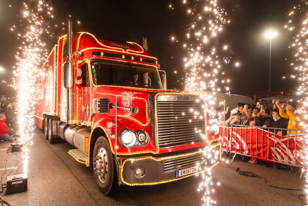 Der berühmte Coca-Cola Truck macht am Mittwoch, 10. Dezember, vor dem Huma Eleven Halt. © Huma Eleven/Robert Fritz