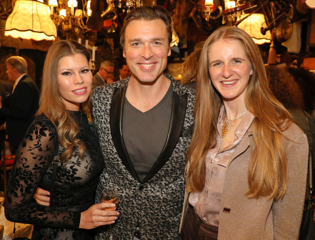 Thomas Weinhappel mit Stefanie und Katharina Baumgartner