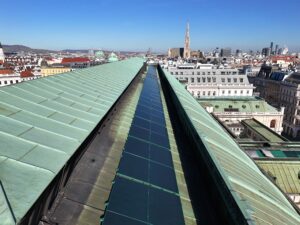 Oper wird Sonnen-Kraftwerk: Neue PV-Anlage geht ans Netz