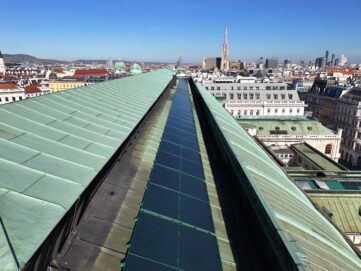 Oper wird Sonnen-Kraftwerk: Neue PV-Anlage geht ans Netz