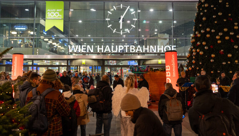 Beim Hauptbahnhof weihnachtet es schon sehr (Bild: Volxfest).