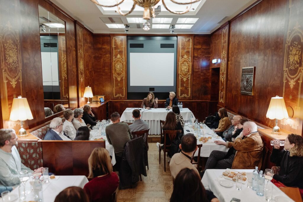 Irina Nalis beim Café Creativ im Café Landtmann